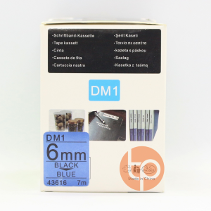 Nhãn in Dymo DM-43616, chữ đen nền xanh dương, khổ rộng 6mmm * dài 7m.